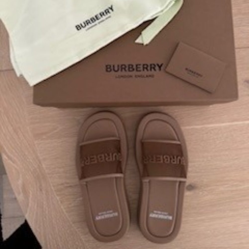 Burberry Buckingham Leather Platform Slide